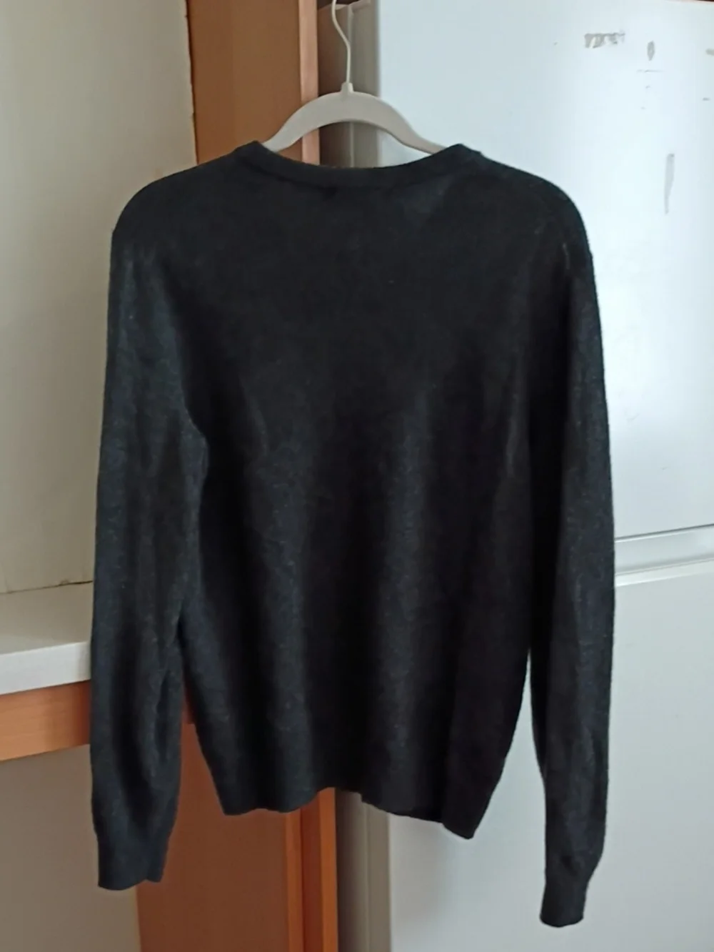 Quince Men's V-Neck Cashmere Sweater  Charcoal Gray sz M